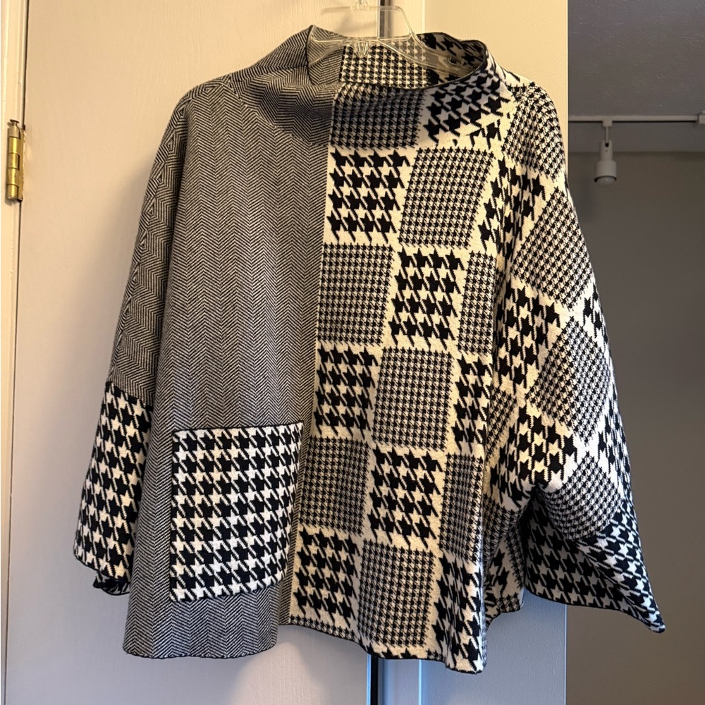 Women's Black and White Patterned Sweater Joseph ribkoff large - Picture 3 of 5